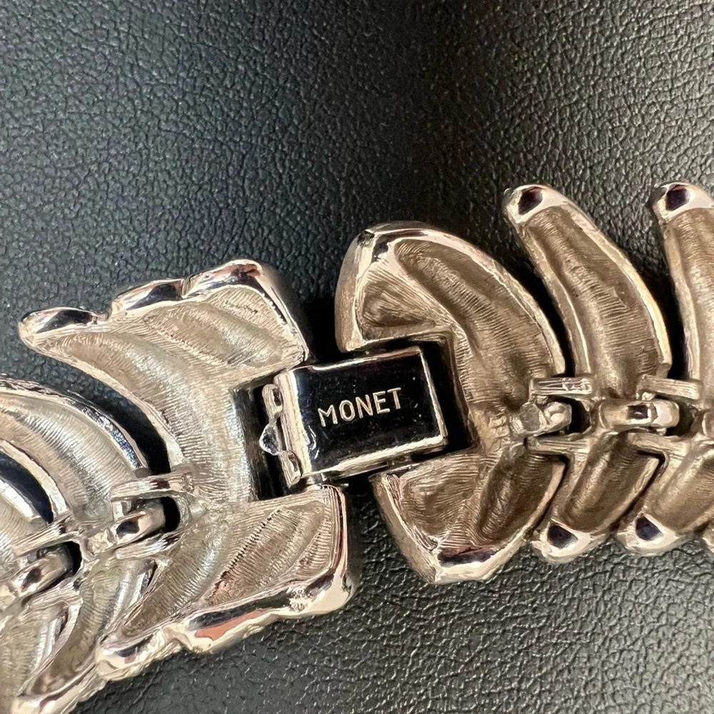 Vintage Monet 1950’s Silver Toned Collared Necklace D7
